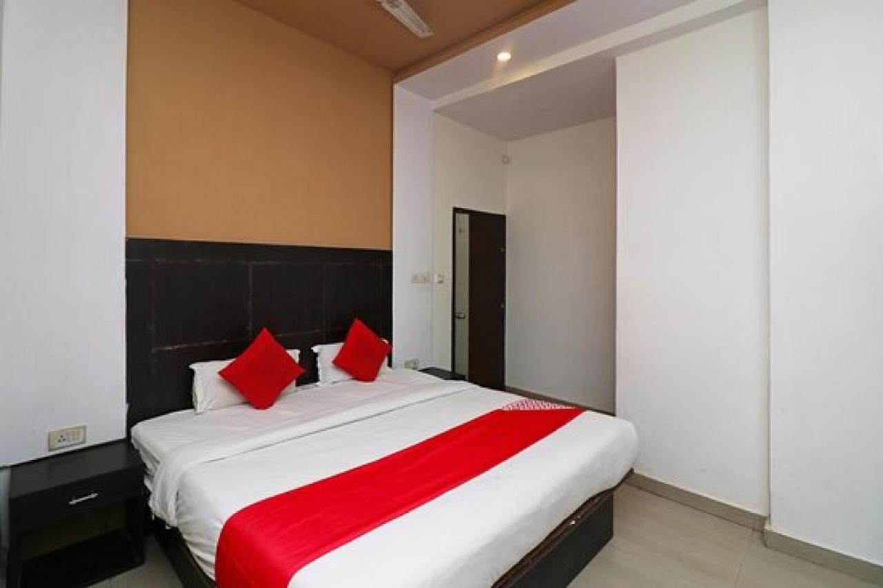 Capital O Hotel Surya Continental Lucknow Luaran gambar