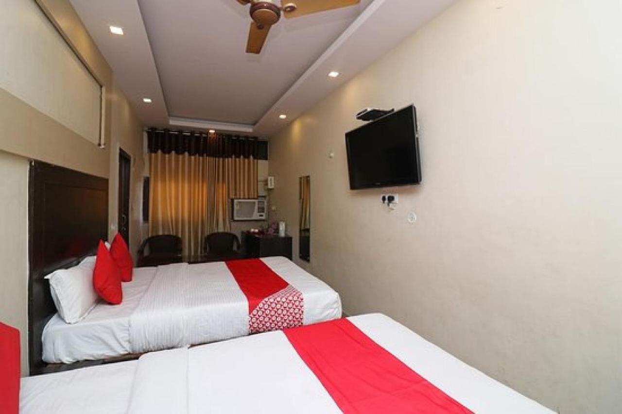 Capital O Hotel Surya Continental Lucknow Luaran gambar