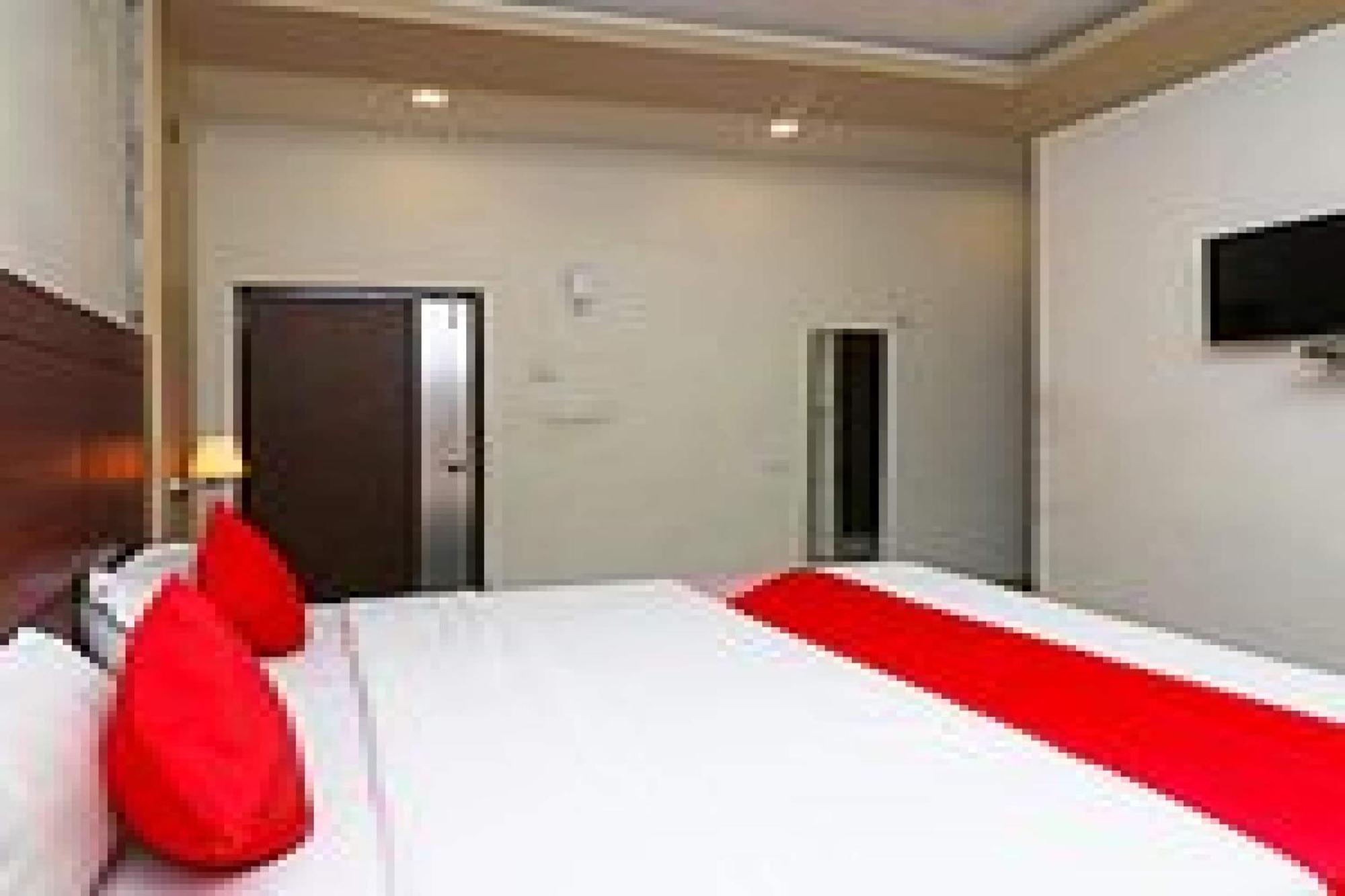 Capital O Hotel Surya Continental Lucknow Luaran gambar