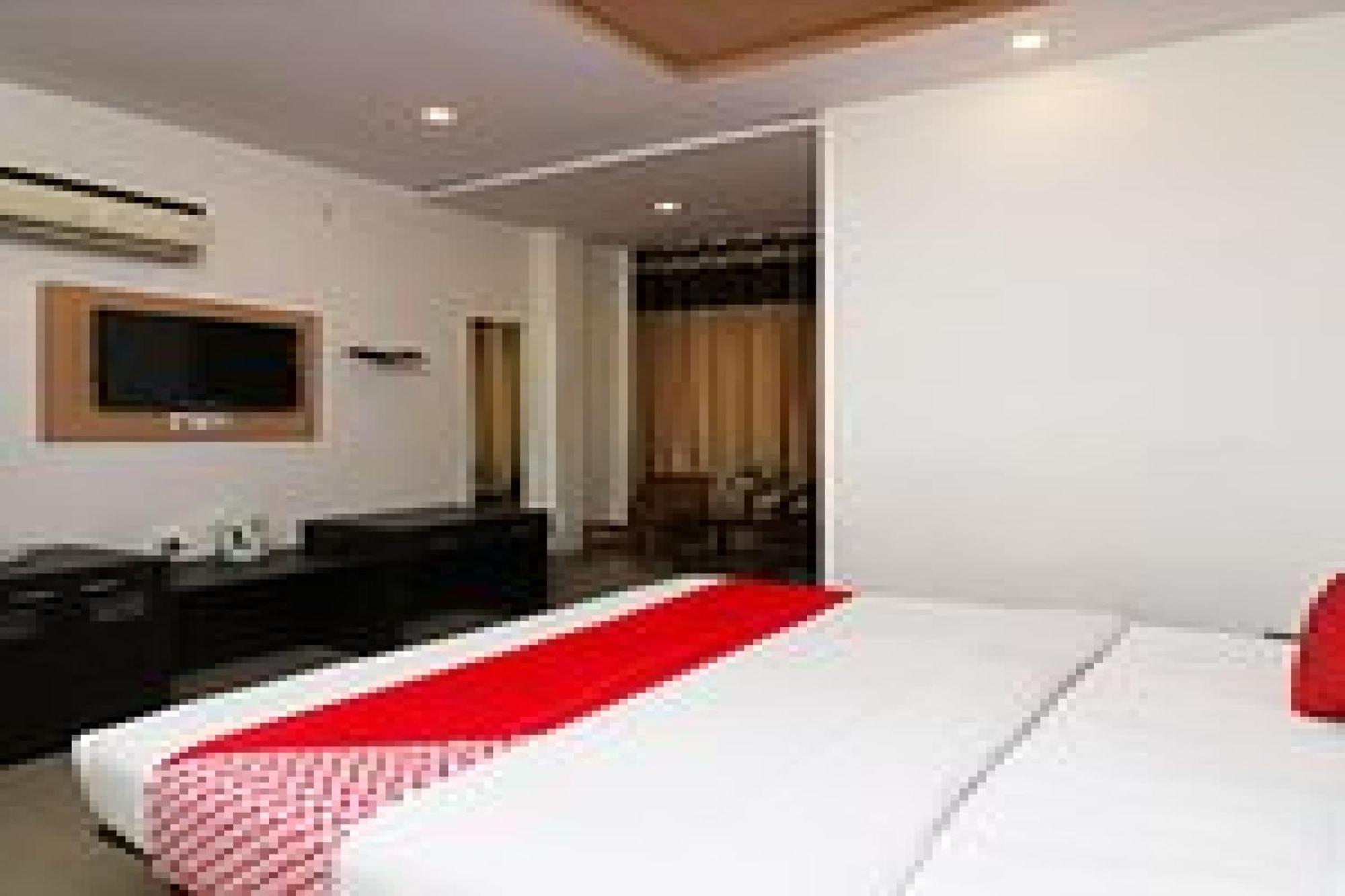 Capital O Hotel Surya Continental Lucknow Luaran gambar