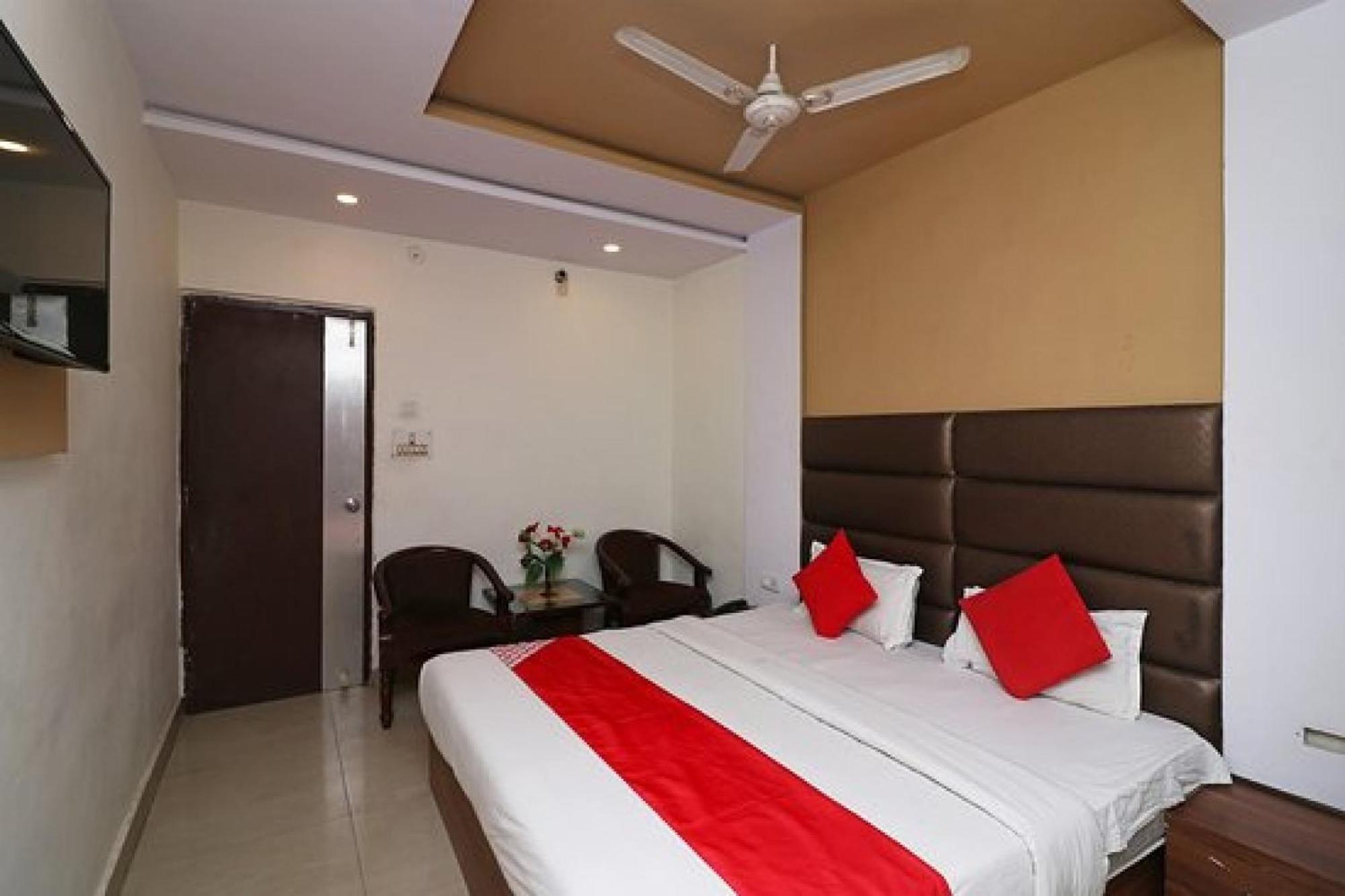 Capital O Hotel Surya Continental Lucknow Luaran gambar