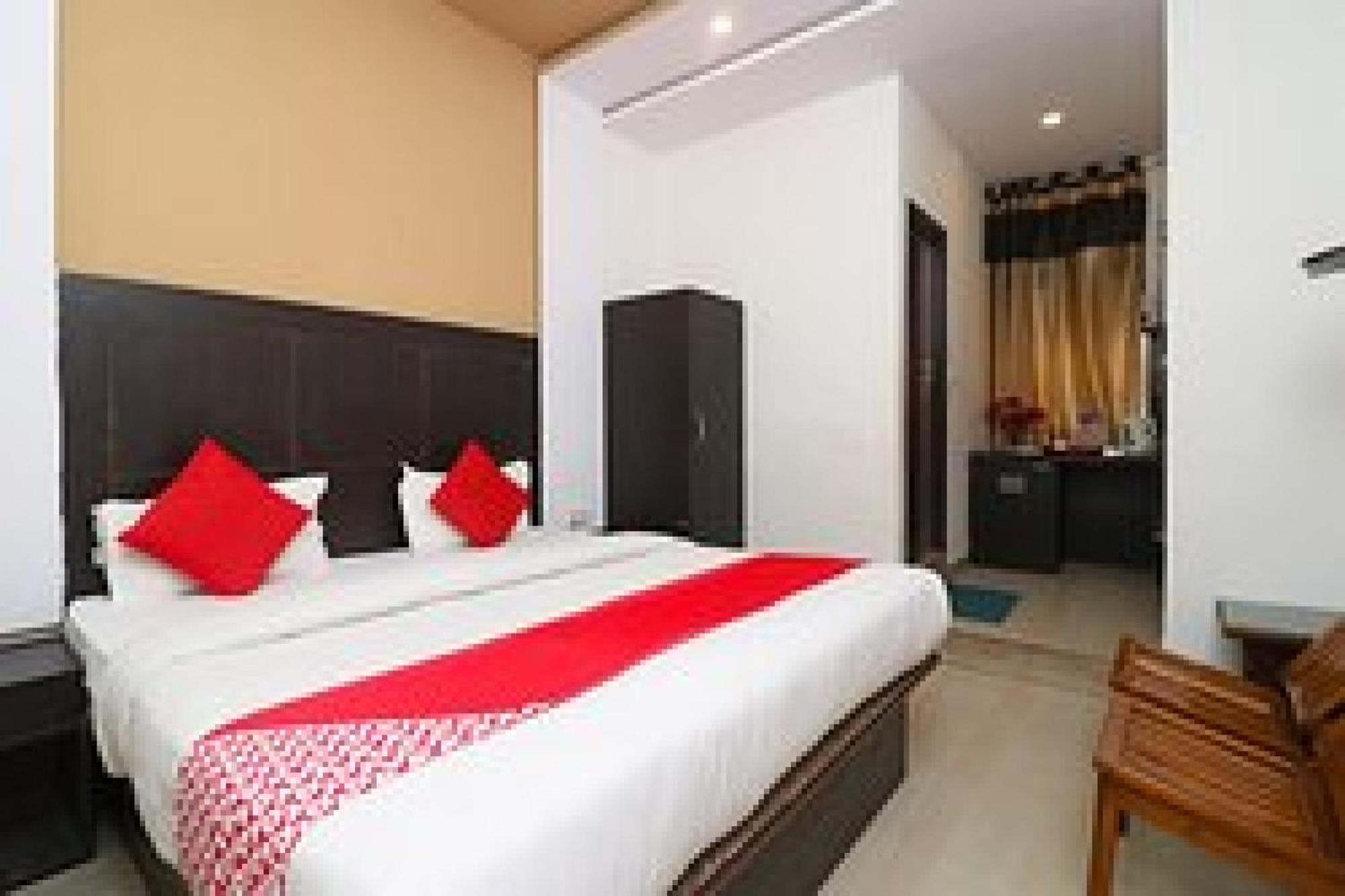 Capital O Hotel Surya Continental Lucknow Luaran gambar