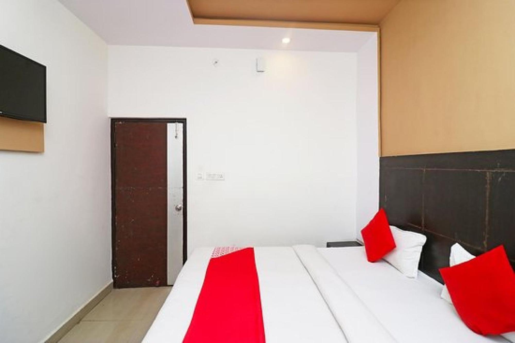 Capital O Hotel Surya Continental Lucknow Luaran gambar